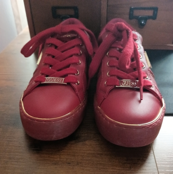 Guess Los Angeles Red Low Top Sneakers Gold Toned Trim Women’s_7 - Picture 11 of 16